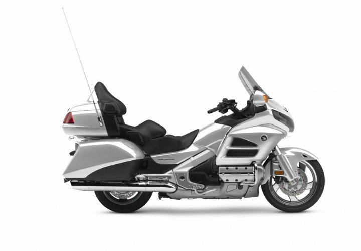 Honda-GL1800-Gold-Wing-2015-Digital-Silver-Metallic Honda-GL1800-Gold-Wing-2015-Digital-Silver-Metallic