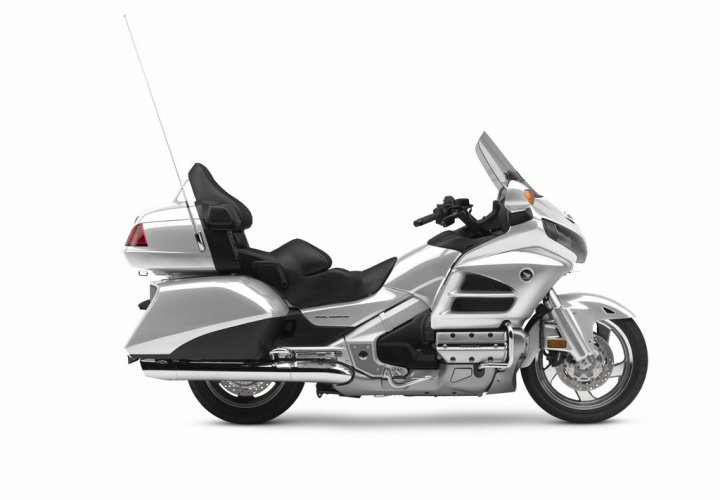 Honda-GL1800-Gold-Wing-2015-Digital-Silver-Metallic