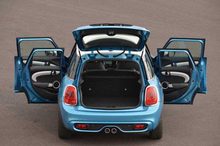 MINI-Cooper-SD-5-Porte-Posteriore-Portiere-Aperte