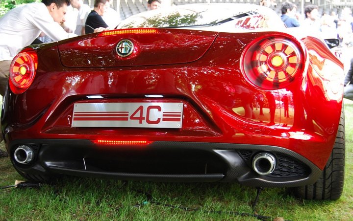 alfa-romeo-4c-dietro