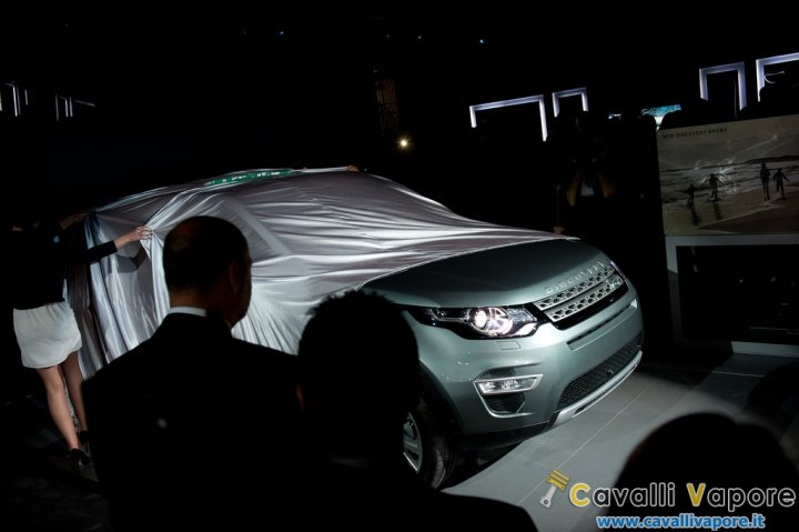 Land-Rover-Discovery-Sport-LIVE-Milano-1 Land-Rover-Discovery-Sport-LIVE-Milano-1