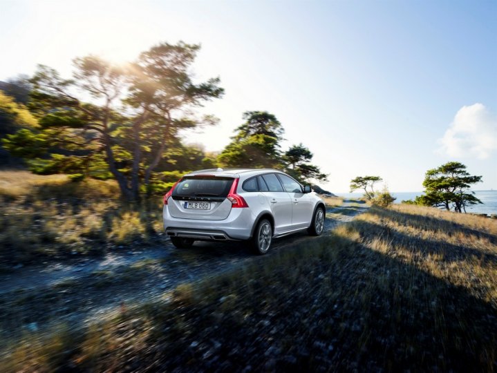 Volvo-V60-Nuova-Cross-Country-Dietro