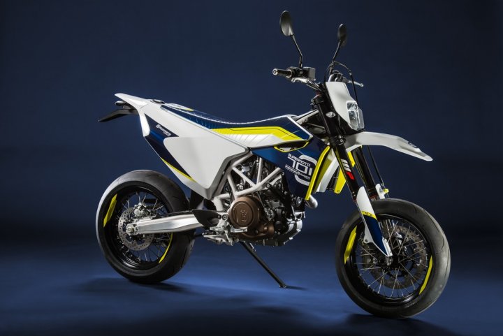 Husqvarna-701-Supermoto-Tre-Quarti