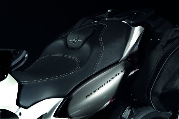 MV-Agusta-Stradale-800-Sella MV-Agusta-Stradale-800-Sella
