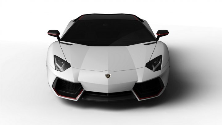 Lamborghini-Aventador-Pirelli-Davanti