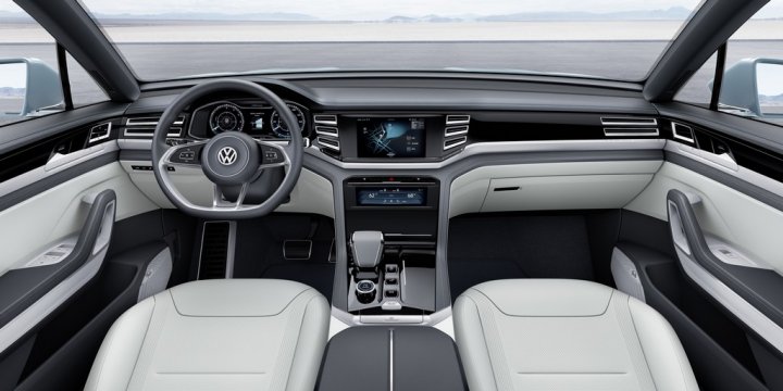 Volkswagen-Cross-Coupe-GTE-Interni