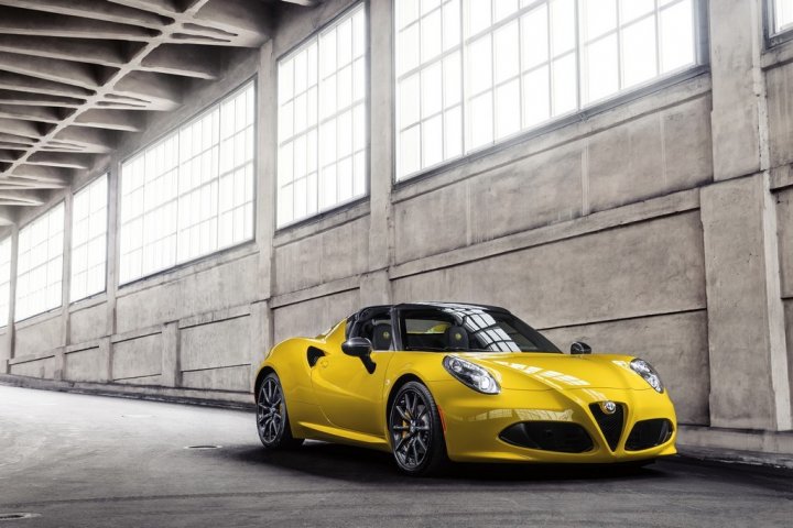 Alfa-Romeo-4C-Spider-2015-2