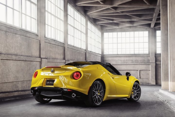 Alfa-Romeo-4C-Spider-2015-4