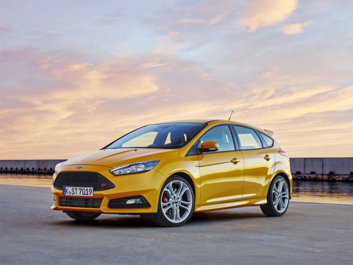 Ford-Focus-ST-Tre-Quarti-Tramonto