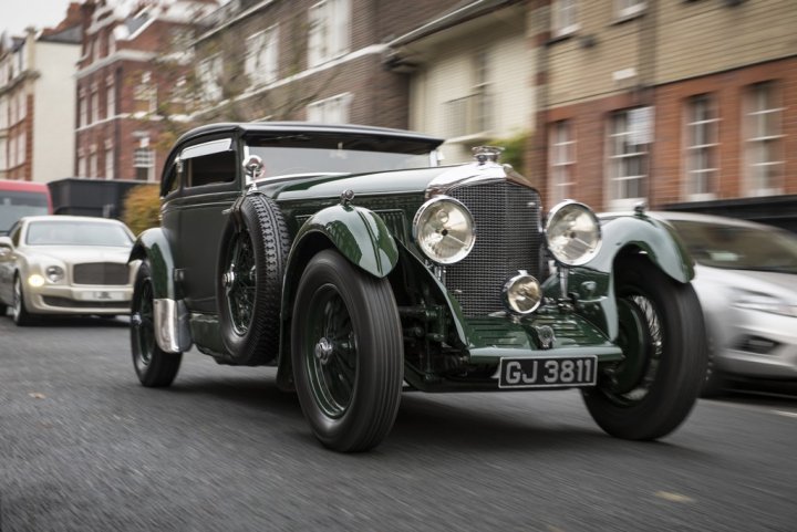 Bentley-Speed-Six-Blue-Train