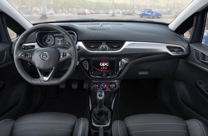 Opel-Corsa-OPC-Interno