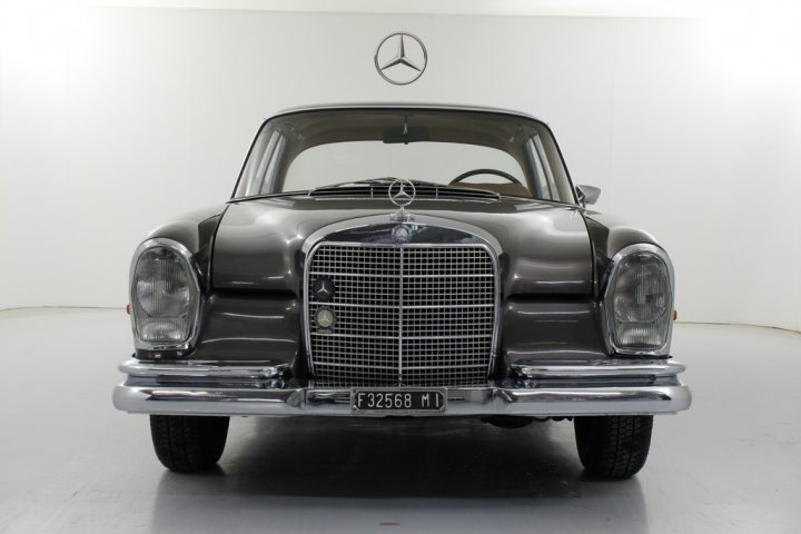 Mercedes-Benz-280-SE-2