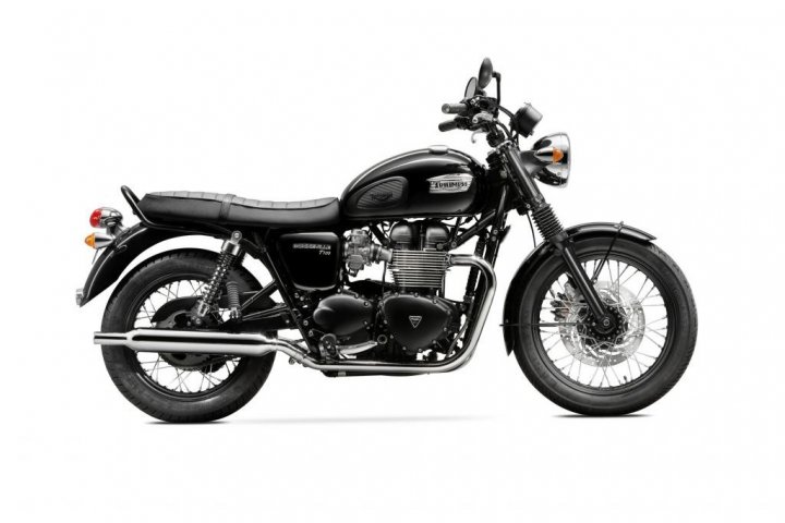Triumph-T100-Black_studio Triumph-T100-Black_studio