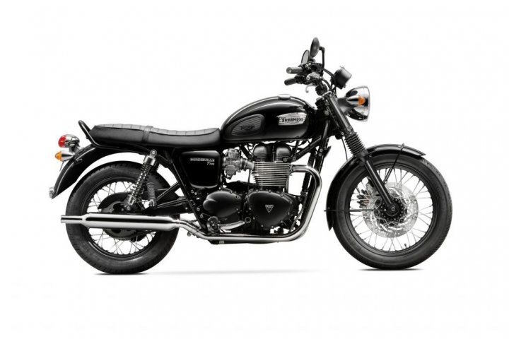 Triumph-T100-Black_studio