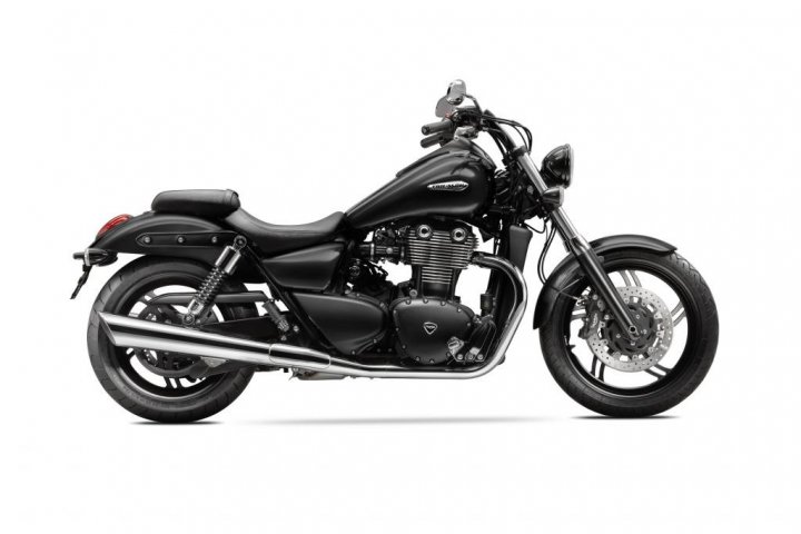 Triumph-ThunderbirdStorm_studio Triumph-ThunderbirdStorm_studio