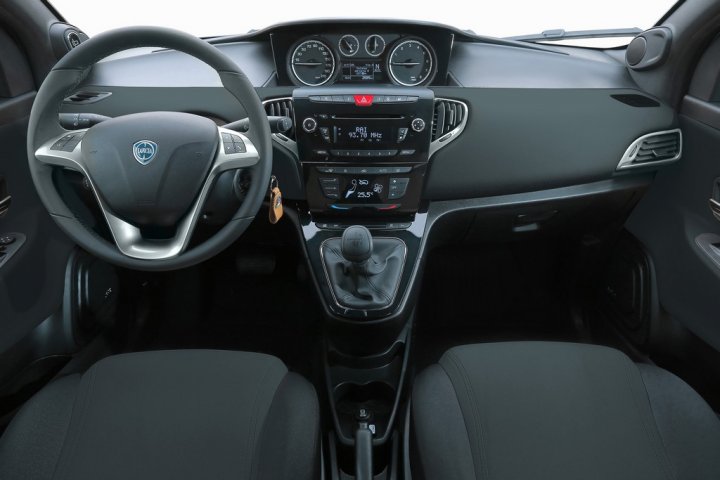 Lancia-Ypsilon-30th-Anniversary-Plancia Lancia-Ypsilon-30th-Anniversary-Plancia
