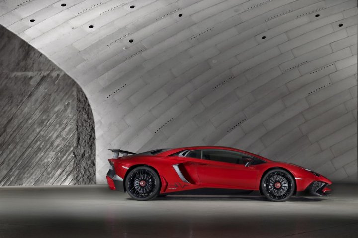 Lamborghini-Aventador-LP-750-4-SuperVeloce-Lato