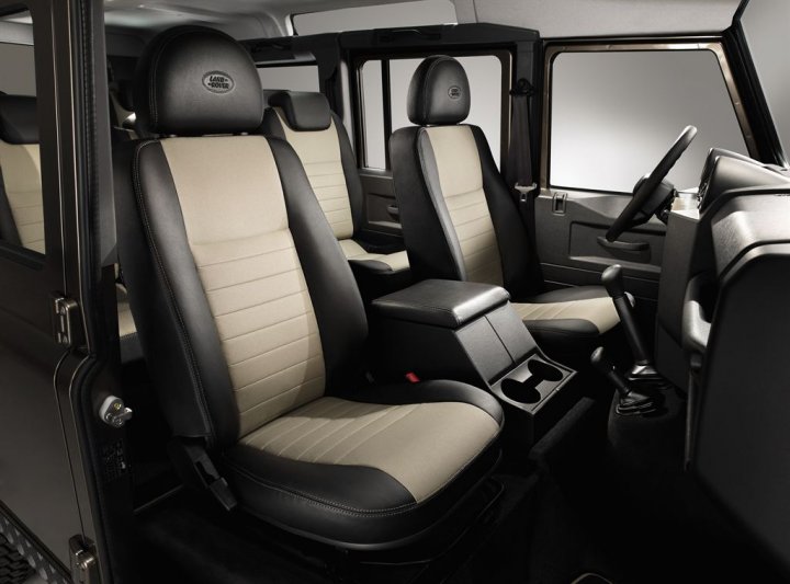 Land-Rover-Defender-Special-Edition-Interni-Orkney-Grey