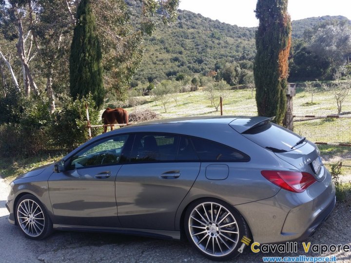 Mercedes-CLA-45-AMG-Shooting-Brake-Laterale