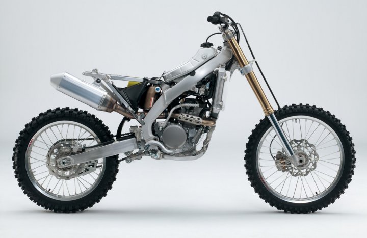 suzuki-rm-z250-nuda-laterale-destro