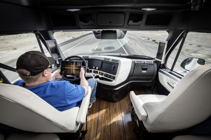 freightliner-inspiration-truck-2 freightliner-inspiration-truck-2