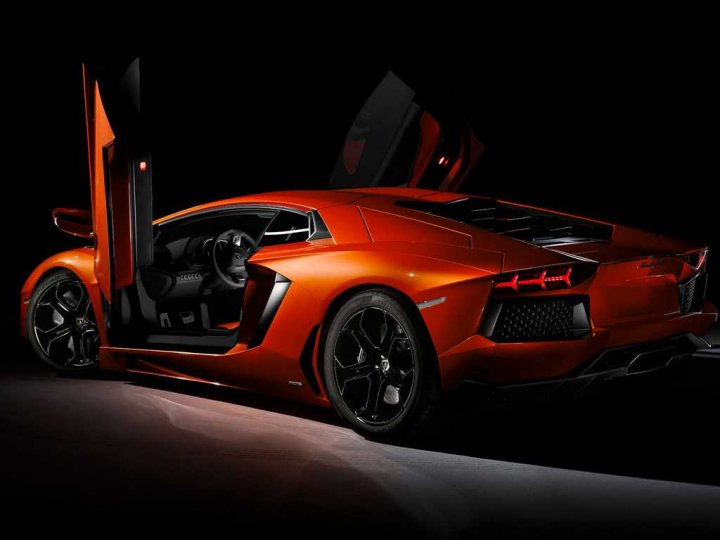 lamborghini-aventador-lp-700-4-porte-aperte