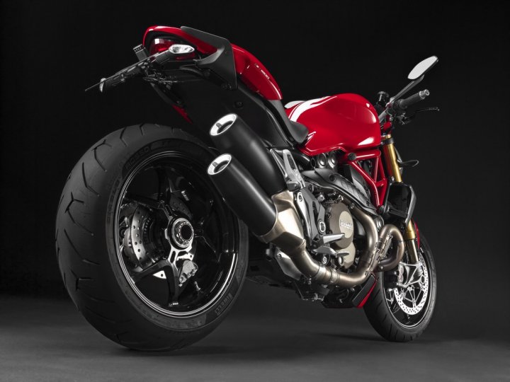 Ducati-Monster-1200-Stripe-Tre-Quarti-Posteriore Ducati-Monster-1200-Stripe-Tre-Quarti-Posteriore