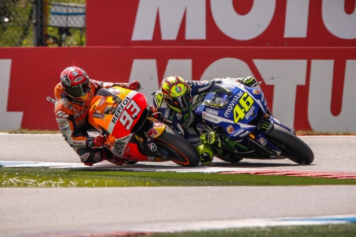 MotoGP-2015-Assen-Scontro-Valentino-Rossi-Marc-Marquez