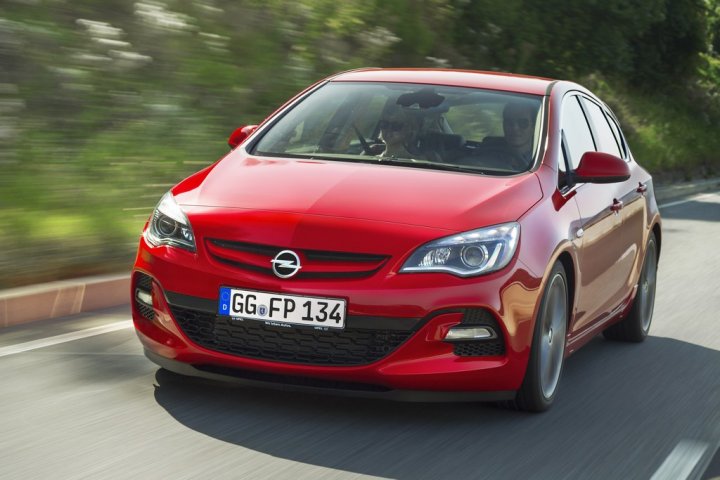 opel-astra-biturbo-fronte opel-astra-biturbo-fronte