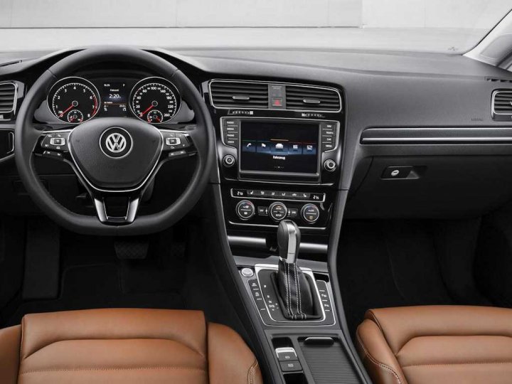 volkswagen-golf-mkvii-interni