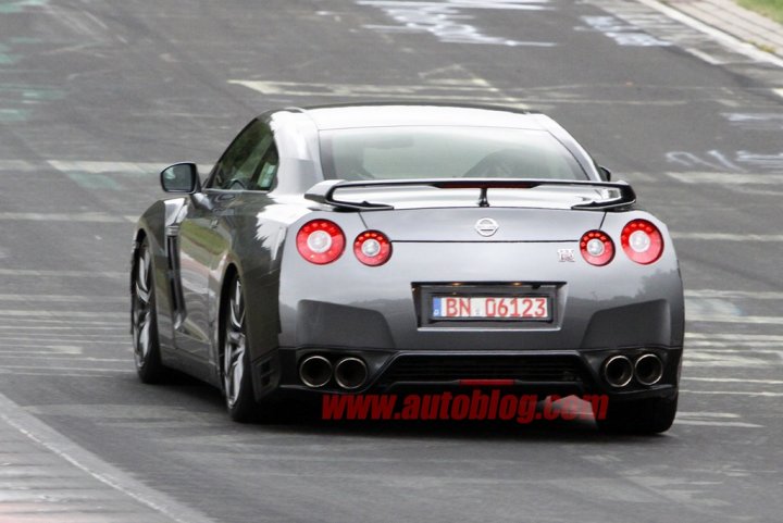 nissan-gt-r-2014-spy-dietro