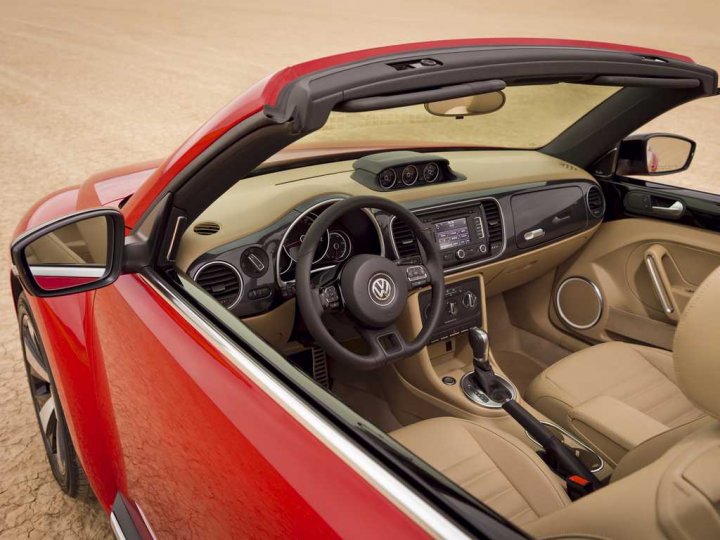 volkswagen-nuovo-maggiolino-cabrio-interni volkswagen-nuovo-maggiolino-cabrio-interni