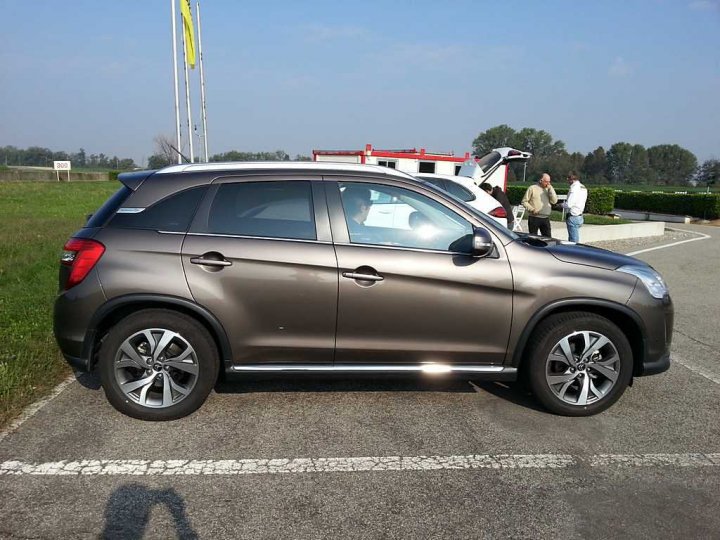 Citroen-C4-Aircross-Lato