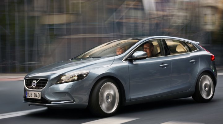 Volvo-V40-Lato