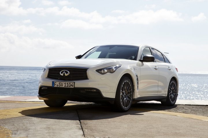 infiniti-fx-vettel-edition-fronte-laterale-sinistro