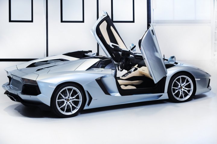 lamborghini-aventador-lp-700-4-roadster