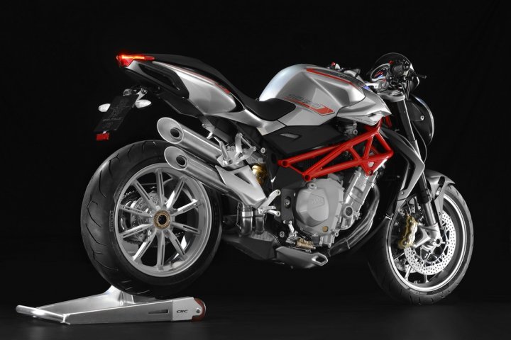 mv-agusta-brutale-my-2013-tre-quarti-posteriore