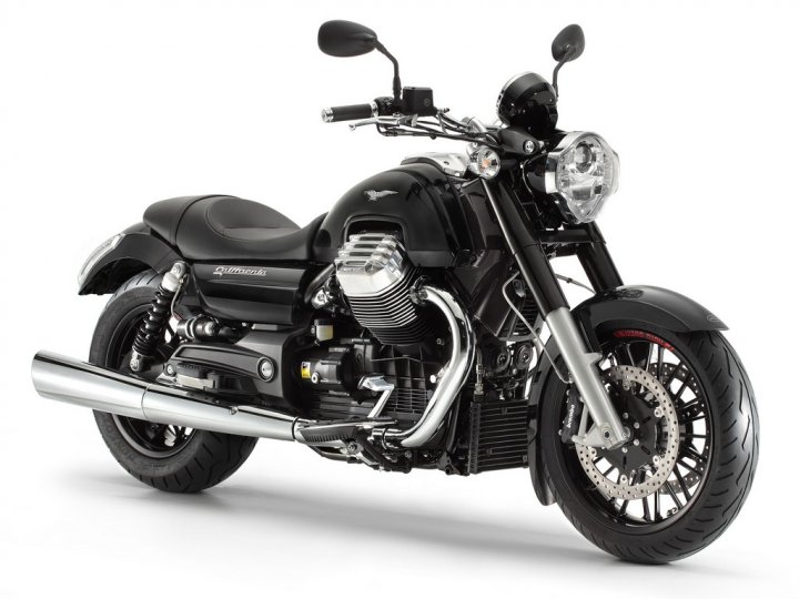 Moto-Guzzi-California-1400-Custom-Nero-Tre-Quarti-Sin Moto-Guzzi-California-1400-Custom-Nero-Tre-Quarti-Sin