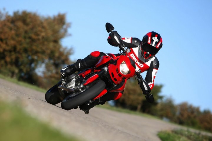 Ducati-Hypermotard-1100evo-Piega