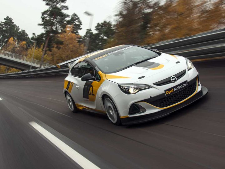 Opel-Astra-OPC-Cup-Pista