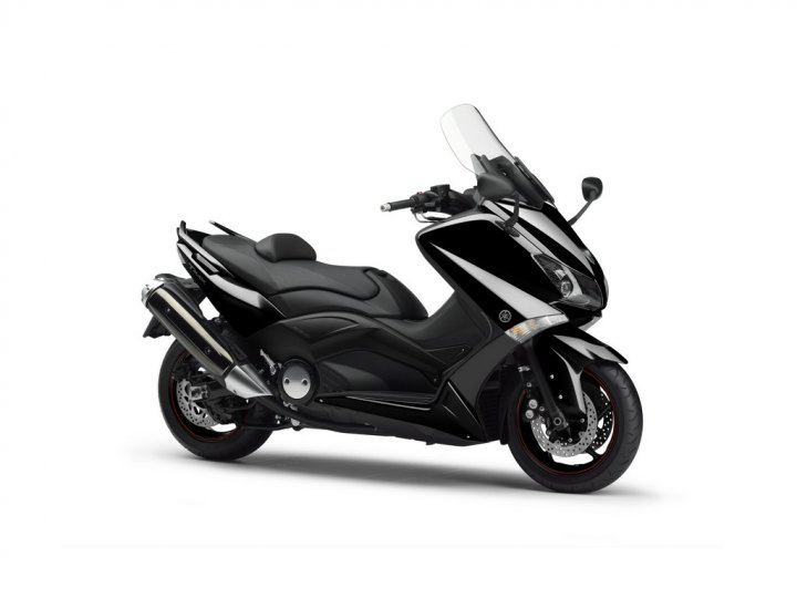 yamaha-tmax-530-my-2013-new-color-solar-black