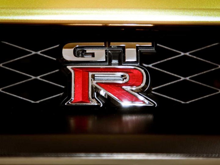 nissan-gt-r-gold-bolt-logo