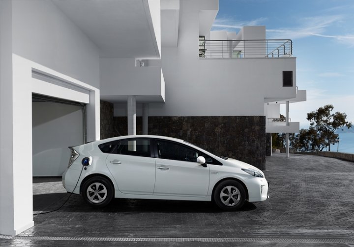 toyota-prius-plug-in-aderisce-a-elettroshopping