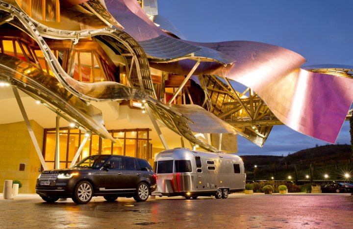 range-rover-e-airstream range-rover-e-airstream