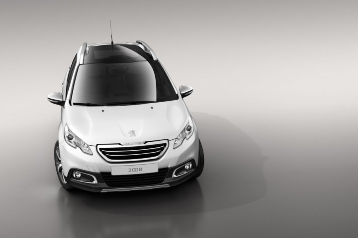 peugeot-2008-fronte