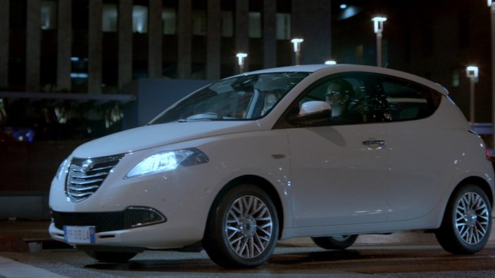 lancia-ypsilon-ecochic-metano-tre-quarti-anteriore lancia-ypsilon-ecochic-metano-tre-quarti-anteriore