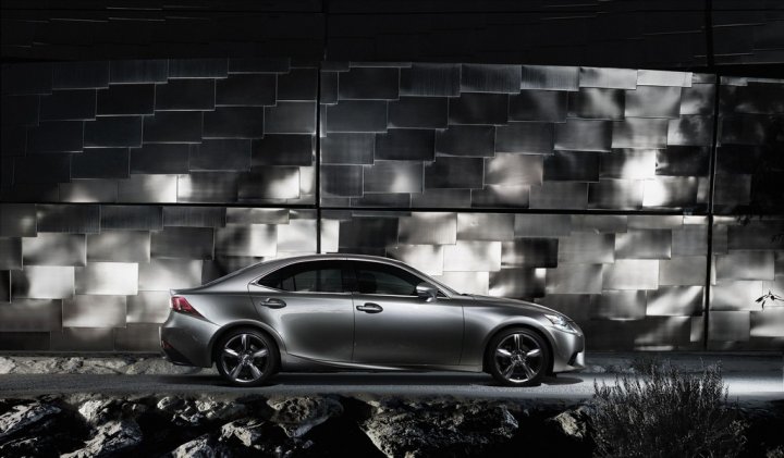 lexus-is-hybrid-laterale