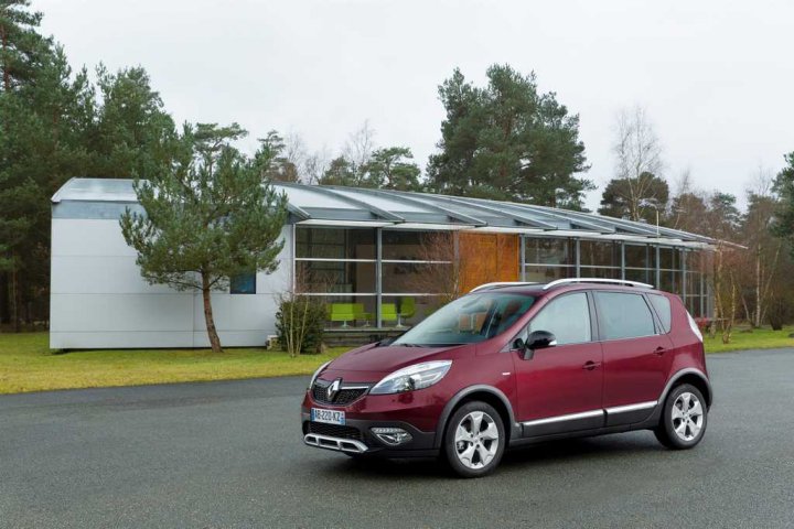 Renault-Scenic-XMOD-Tre-Quarti