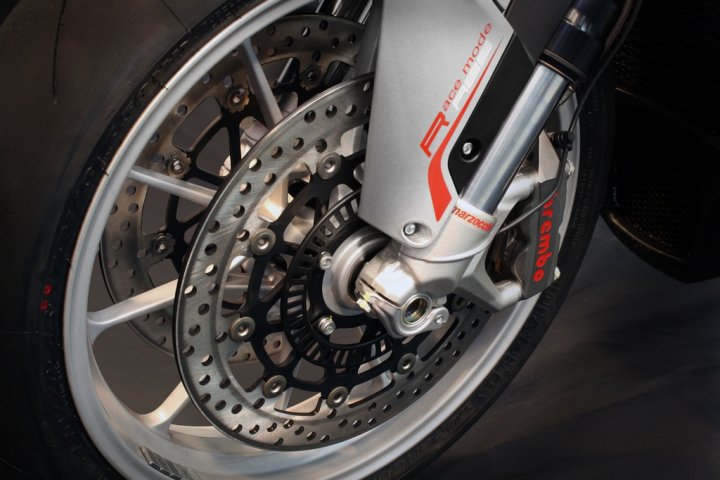 mv-agusta-brutale-abs-race-mode mv-agusta-brutale-abs-race-mode