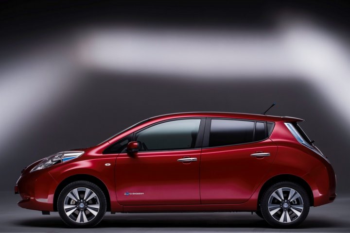 nissan-leaf-laterale-sinistro